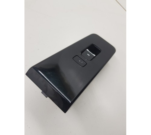 Кнопка стеклоподъёмника задняя правая