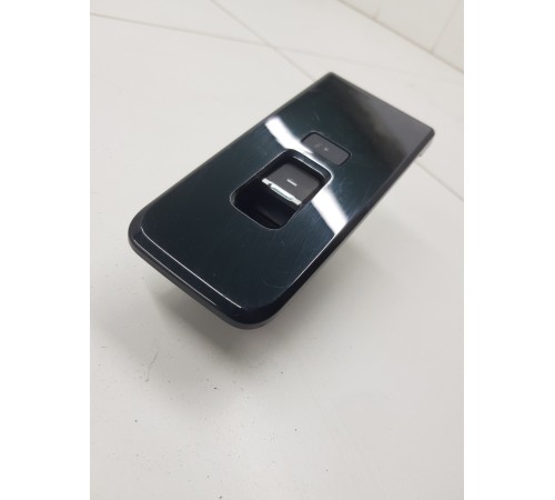 Кнопка стеклоподъёмника задняя правая