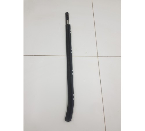 Молдинг стекла задний левый