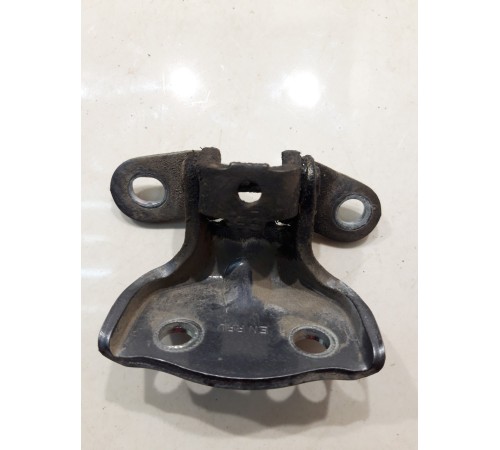 Петля двери (задняя, правая, верхня)