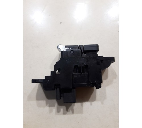 Кнопка стояночного тормоза (ручника)