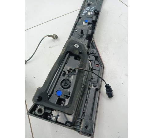 Фонарь двери крышки багажника центральный