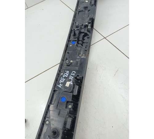 Фонарь двери крышки багажника центральный