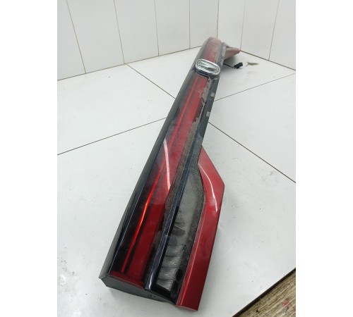 Фонарь двери крышки багажника центральный