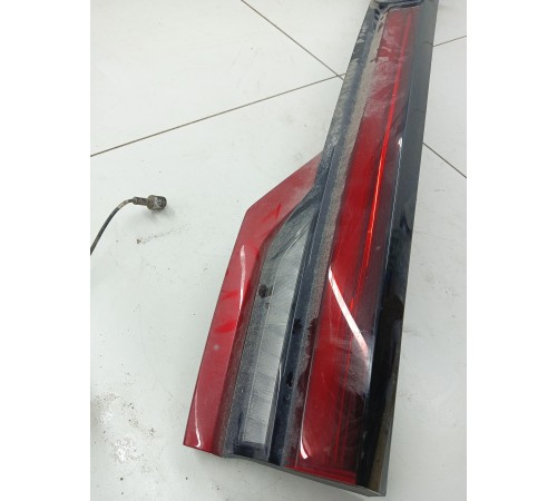 Фонарь двери крышки багажника центральный