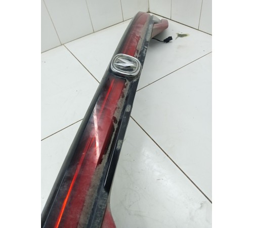 Фонарь двери крышки багажника центральный