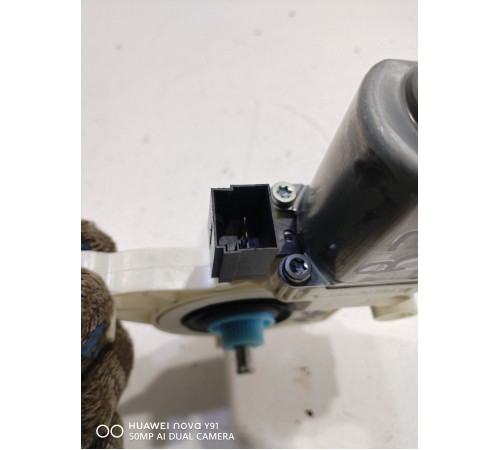 Моторчик стеклоподъемника (задний правый)