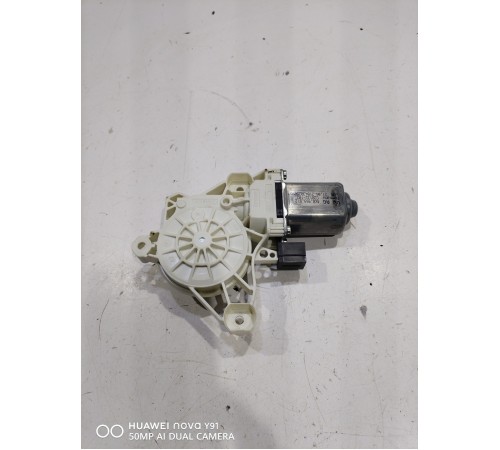 Моторчик стеклоподъемника (задний правый)