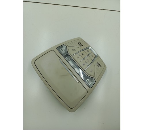 Плафон внутреннего освещения салона передний