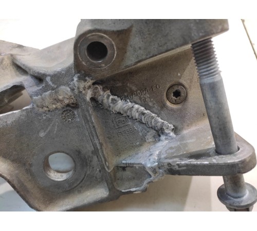 Подушка двигателя