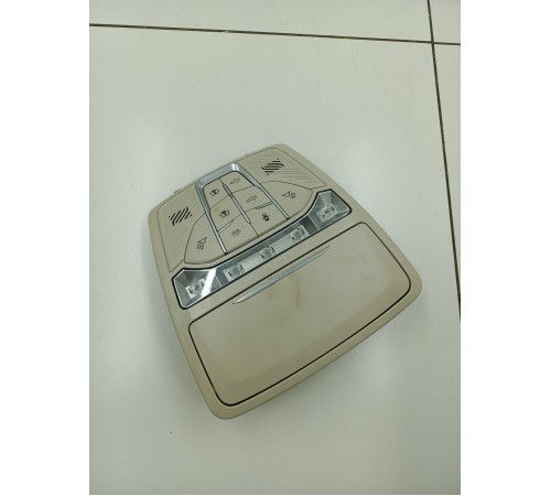 Плафон внутреннего освещения салона передний