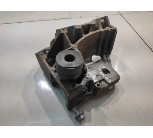 Подушка двигателя