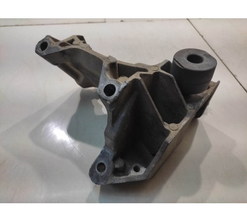 Подушка двигателя