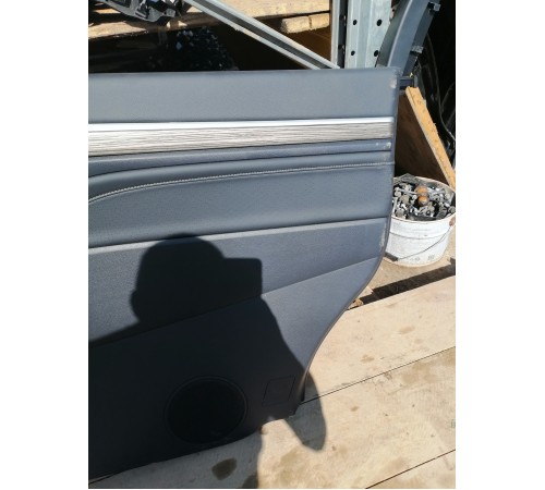 Обшивка двери задняя правая