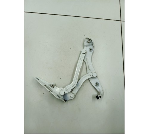 Петля крышки багажника правая