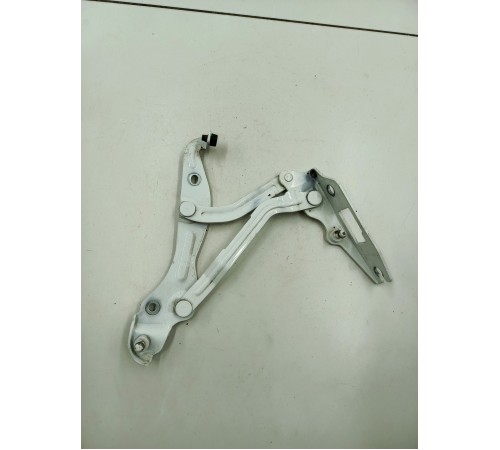 Петля крышки багажника правая