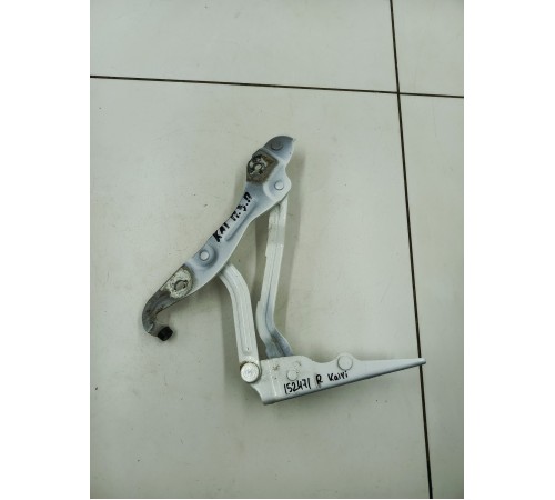 Петля крышки багажника правая