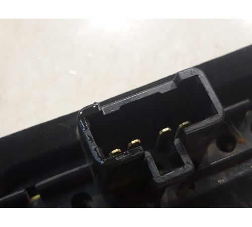 Концевик средней двери левый