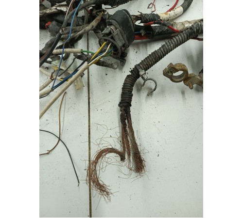 Электропроводка двигателя подкапотная