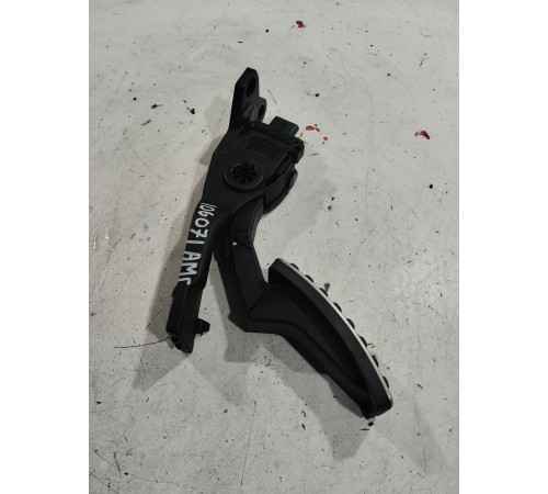 Педаль акселератора (газа)