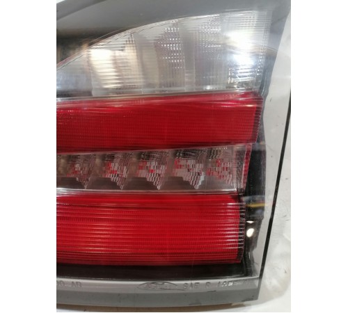 Фонарь крышки багажника правый