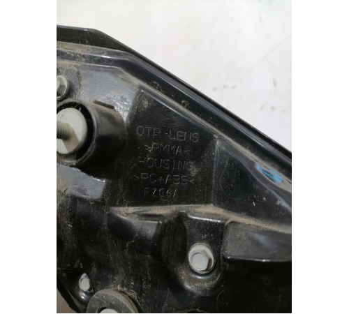 Фонарь крышки багажника правый