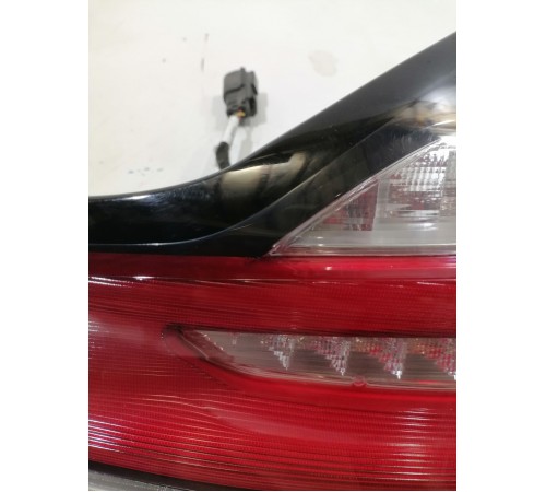 Фонарь крышки багажника правый