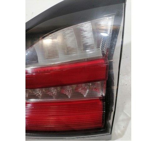 Фонарь крышки багажника правый