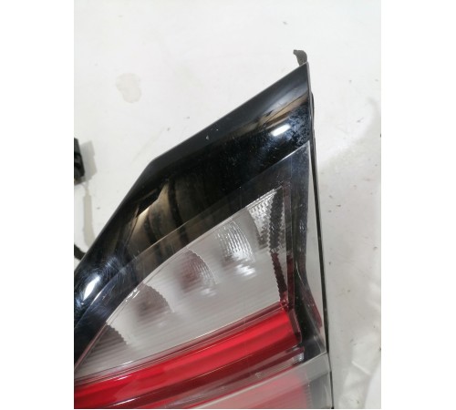 Фонарь крышки багажника правый