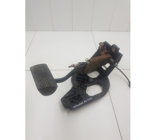 Педаль тормоза