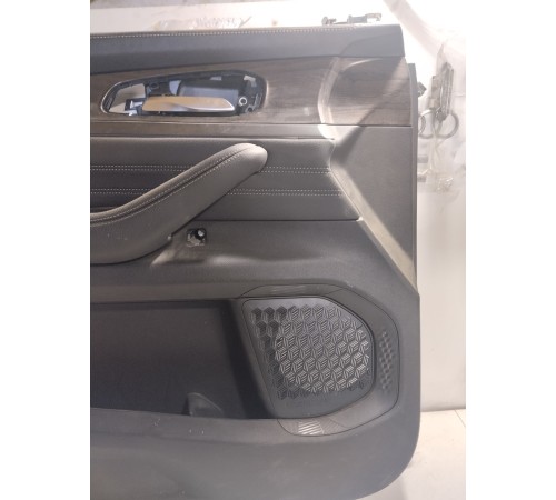 Обшивка двери передняя левая