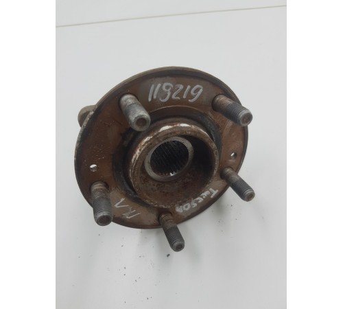 Ступица передняя левая