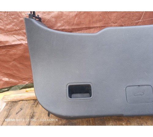 Обшивка крышки багажника