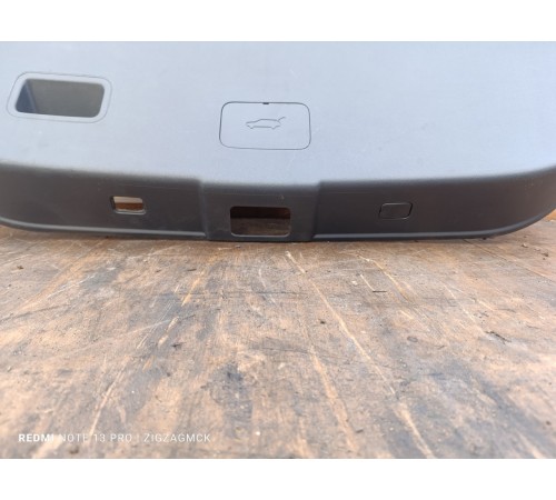 Обшивка крышки багажника