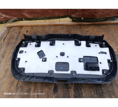 Обшивка крышки багажника