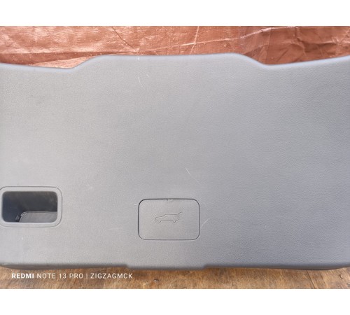 Обшивка крышки багажника