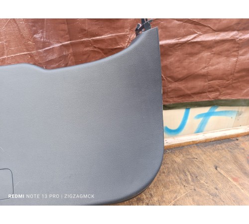 Обшивка крышки багажника