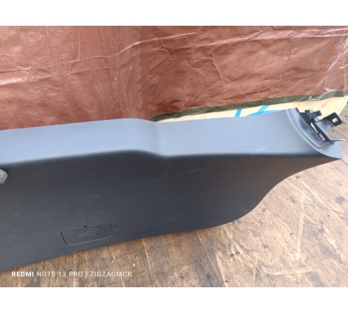 Обшивка крышки багажника