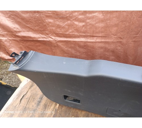 Обшивка крышки багажника