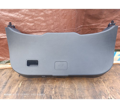 Обшивка крышки багажника