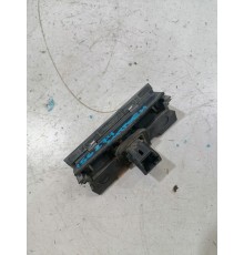 Кнопка открывания крышки багажника