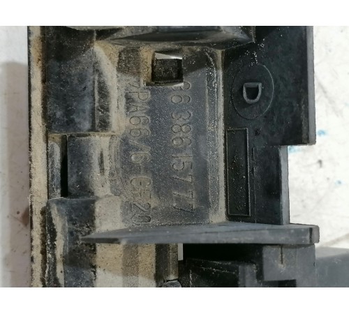 Кнопка открывания крышки багажника