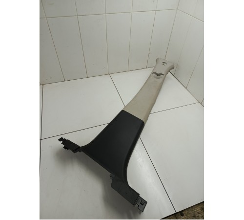 Обшивка центральной стойки левая