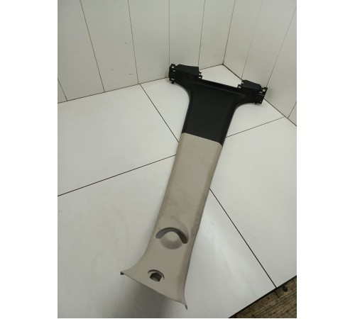 Обшивка центральной стойки левая