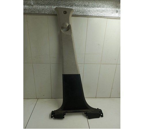 Обшивка центральной стойки левая