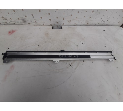 Шторка двери солнцезащитная (задняя левая)