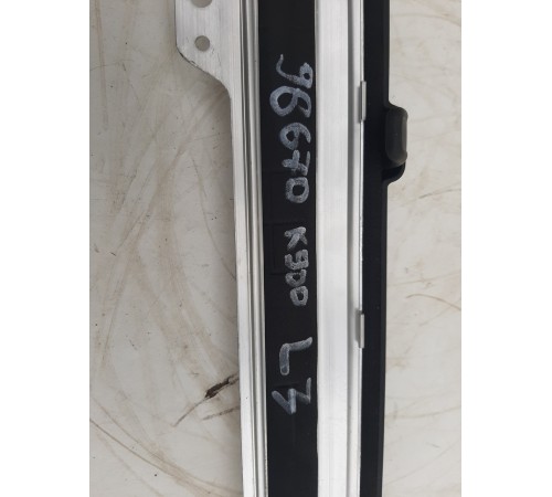 Шторка двери солнцезащитная (задняя левая)