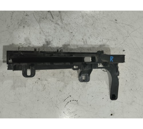 Уплотнитель капота правый верхний