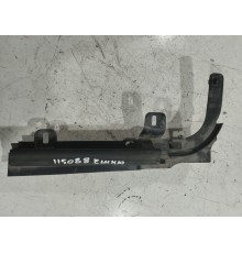 Уплотнитель капота правый верхний