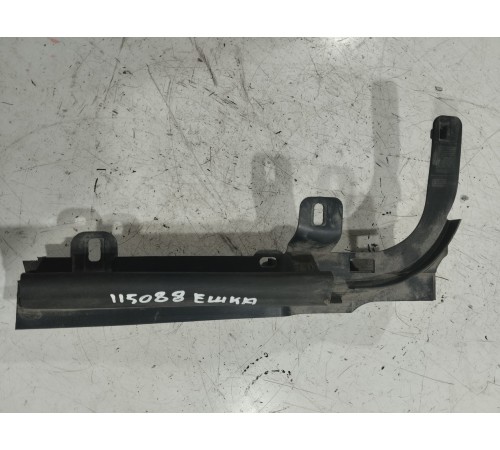 Уплотнитель капота правый верхний